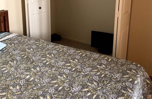 Rancho Oakey House | Pet friendly townhome near strip and DTLV