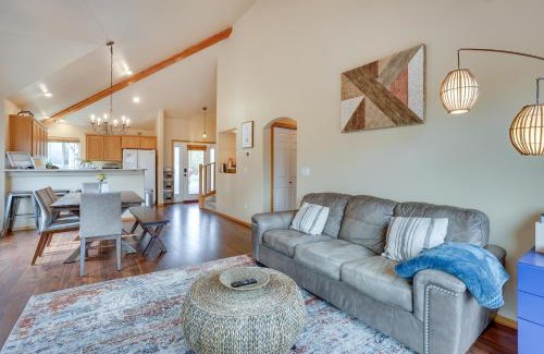 Redmond House | Pet-Friendly Townhome with Hot Tub in Redmond!
