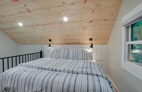 Groveoak House | Pet-Friendly Tree House Great for a Relaxing Escape in Alabama