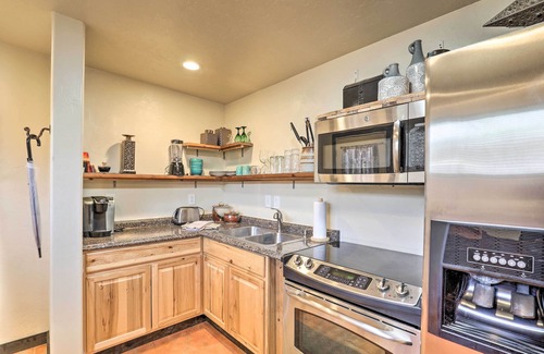 Tucson House | Pet-Friendly Tucson Casita: Shared Hot Tub & Patio