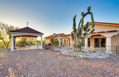 Houghton House | Pet-Friendly Tucson Vacation Rental with Huge Yard!