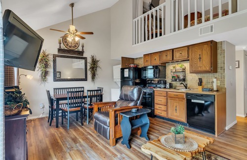 Table Rock Condo | Pet Friendly! Tuscany on-Taneycomo- 2 bed/2 bath condo on Lake Taneycomo