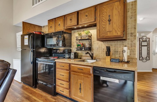 Table Rock Condo | Pet Friendly! Tuscany on-Taneycomo- 2 bed/2 bath condo on Lake Taneycomo