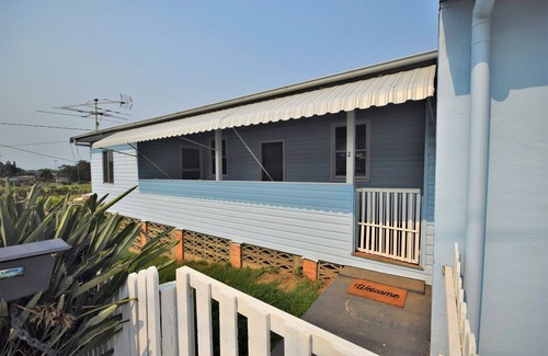Nambucca Heads House | Pet friendly two Bedroom house, located close the the beach and main street!