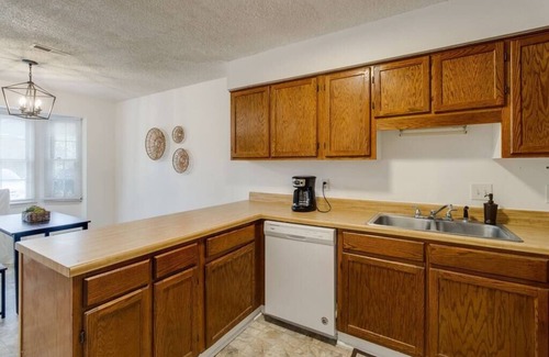 Harbison Apartment | Pet friendly unit in heart of town, near hospital