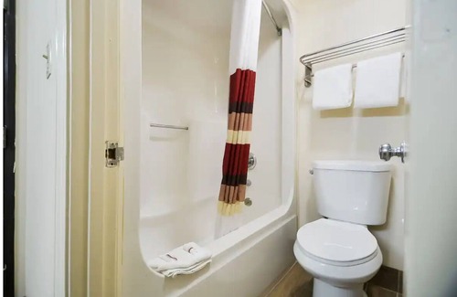 Paducah Hotel | Pet-friendly Unit with Free Parking Near William Clark Market House Museum