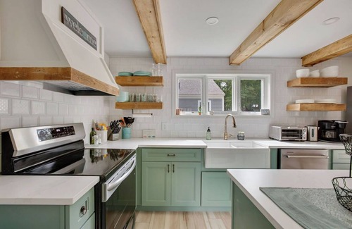 Kennebunkport House | Pet Friendly-Updated Goose Rocks Beach Oasis!