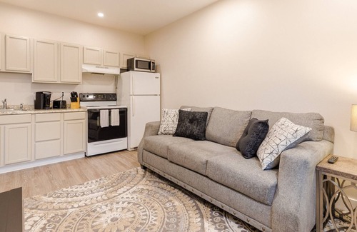 Great Falls Apartment | Pet Friendly Updated One Bedroom Apartment