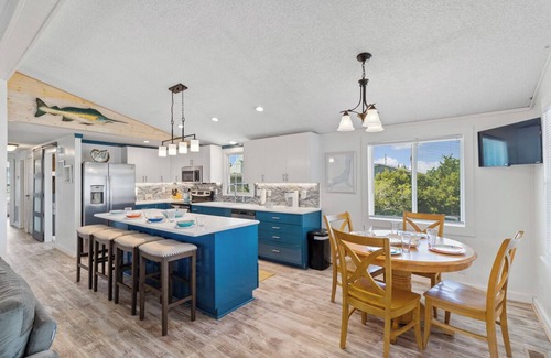 Salvo House | Pet-friendly, updated oceanside home in Salvo!