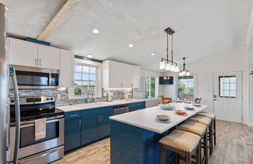 Salvo House | Pet-friendly, updated oceanside home in Salvo!
