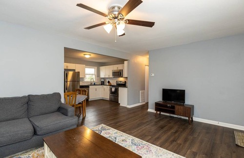 Walnut Creek House | Pet Friendly|Updated Roomy 3 Bdrm|DT Raleigh