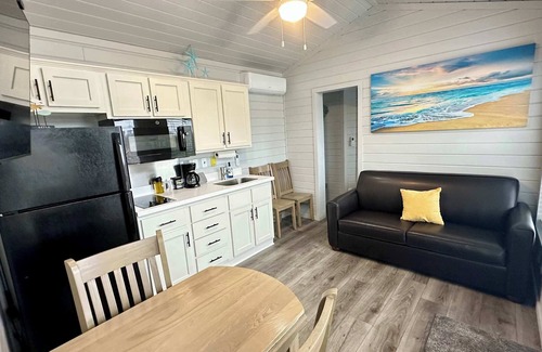 Crystal Beach House | Pet Friendly*Near Beach & Margaritaville