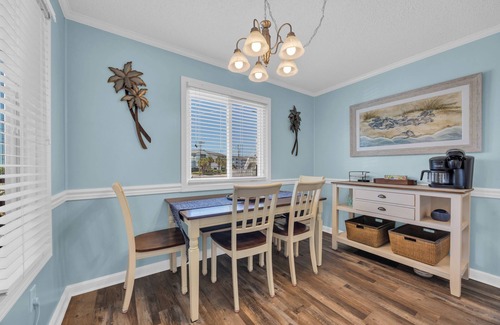 Ocean Drive Cottage | Pet Friendly Ocean View Cottage - Outdoor Pool - Walk to main street
