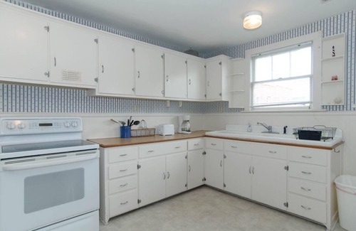 South End House | Pet Friendly Duplex Across from Crystal Pier