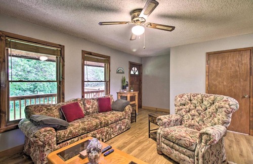 Weyers Cave House | Pet-Friendly VA Home about 30 Mi to Shenandoah NP