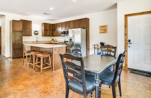 Diamond City Condo | Pet-Friendly Vacation Rental Near Bull Shoals Lake
