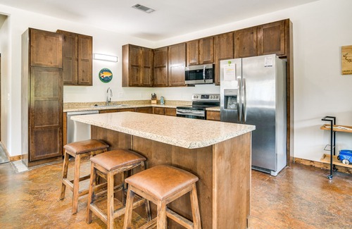 Diamond City Condo | Pet-Friendly Vacation Rental Near Bull Shoals Lake