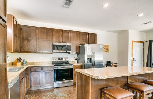 Diamond City Condo | Pet-Friendly Vacation Rental Near Bull Shoals Lake
