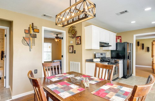 Bloomington House | Pet-Friendly Victoria Home - Kayak, Fish & Golf!