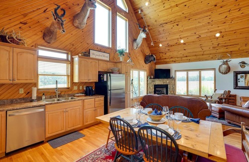 Vienna Cabin | Pet-Friendly Vienna Cabin w/Screened-In Porch!