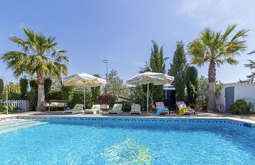 La Lantejuela Villa | Pet-Friendly Villa 'Casa Rural La Gitanilla' with Pool & Wi-Fi