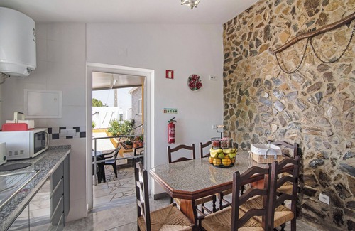Martim Longo Villa | Pet-Friendly Villa 'Casa dos Jotas' with Pool & Wi-Fi