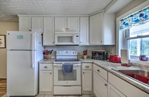 Elf Cottage | Pet-Friendly Waterfront Hayesville Cottage!