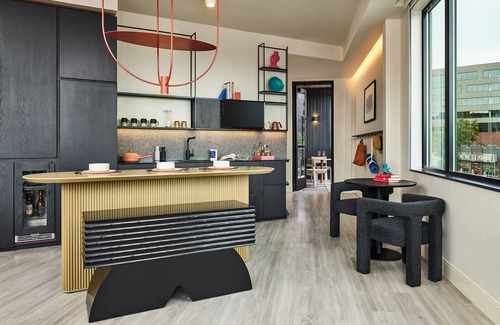 Cole Apartment | Pet Friendly + Well Equipped Corner Suite