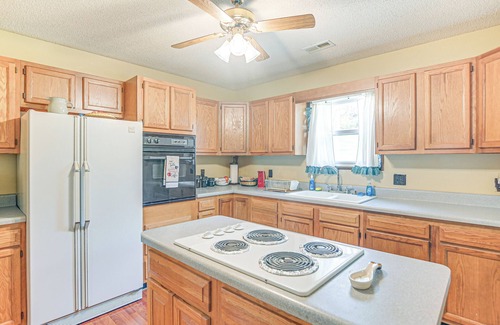 Lockbridge House | Pet-Friendly West Virginia Home - Patio & Fire Pit