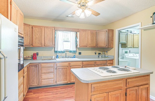 Lockbridge House | Pet-Friendly West Virginia Home - Patio & Fire Pit