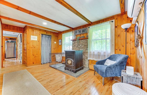 Wilmington Cottage | Pet-friendly Wilmington Retreat w/Hot Tub!