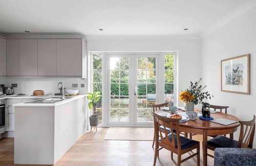 Saffron Walden Apartment | Pet Friendly With Enclosed Leafy Outdoor Space