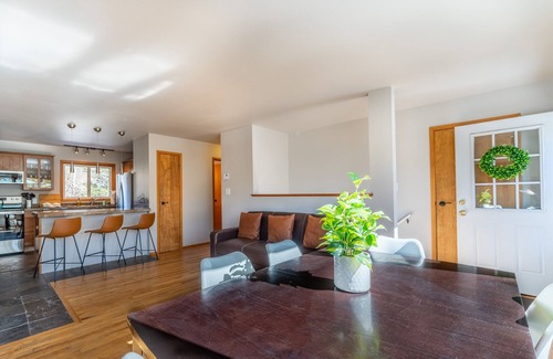 Willow Grove House | Pet-Friendly with Private Fenced-In Backyard and Beautiful Mountain Views!