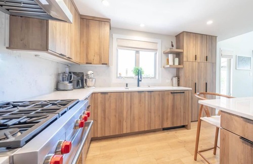 Stone Harbor Condo | Pet Friendly with a new pool, outdoor space and 4 bedrooms! Great location within walking sitance to 96th Street shopping and activities.