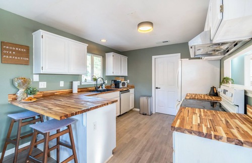 Coarsegold Other | Pet-Friendly Yosemite Farmhouse with Sunset Views, Hot Tub, Fire Pit, and BBQ