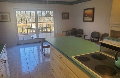 Verona House | Pet FriendlyHot tub space to relax 10min from Madison, Epic, MilitaryRidgeTrail