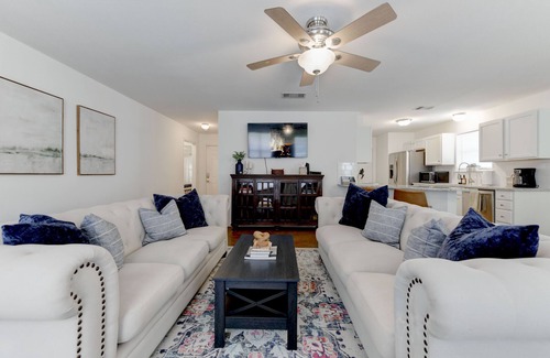 Round Rock House | PET/KID Friendly! Farmhouse Charmer! 20 mins to DT Austin!