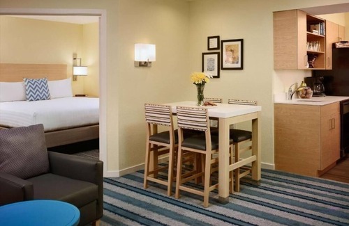 Somerset House | Pet-Welcoming Stay with Kitchen and Pool Near Rutgers University