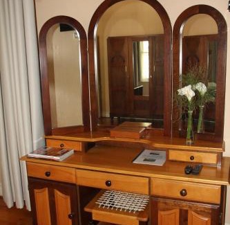 Robertson House | Petal's Place