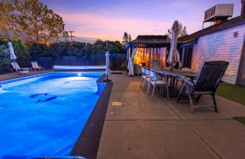 University Hills House | Petals 4 Pollinators Heated Pool Bbq Cabana
