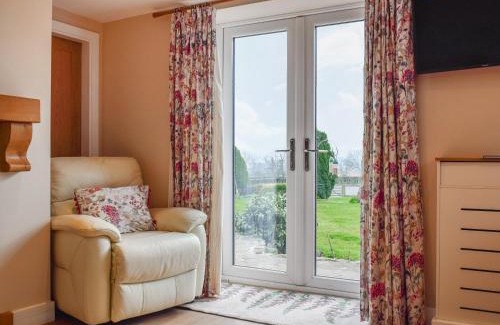 Swadlincote House | Petals Cottage