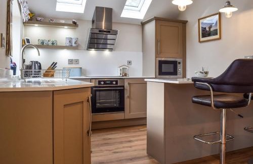 Swadlincote House | Petals Cottage
