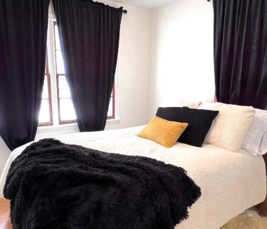 University Heights House | Pete's Place - Walking distance to U of IA!