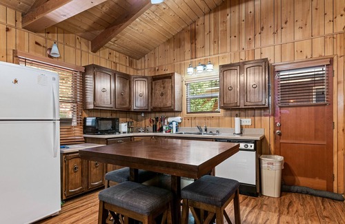 Peter Pan Cabin | Peter Pan Lodge - Quiet And Cozy Cabin Perfect For A Mountain Getaway! 3 Bedroom Cabin