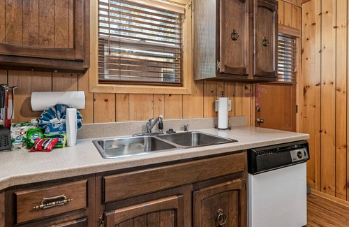 Peter Pan Cabin | Peter Pan Lodge - Quiet And Cozy Cabin Perfect For A Mountain Getaway! 3 Bedroom Cabin