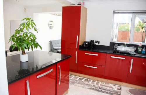 Peterborough House | Peterborough Haven: 3BD Family Home Retreat