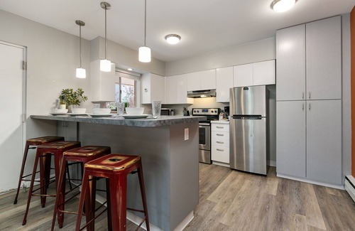 Old Town Condo | Peterson Flats Urban Group Getaway