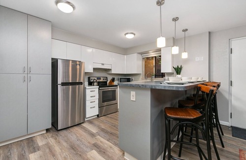 Old Town Condo | Peterson Flats Urban Group Getaway