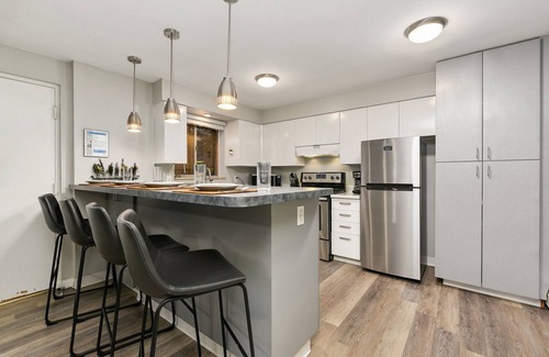 Old Town Condo | Peterson Flats Urban Group Getaway