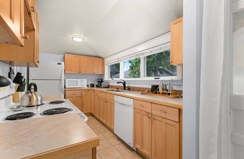University Park House | Peterson Retreat Hot Tub, Bikes, Old Town